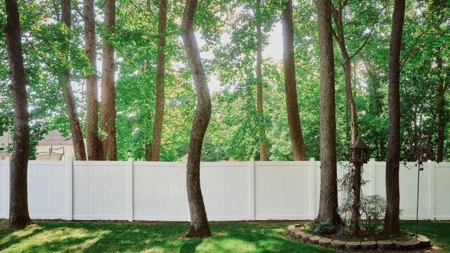 How Do I Install a Vinyl Fence?