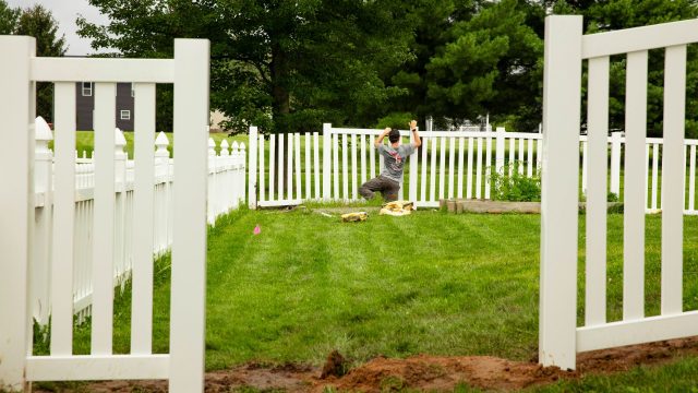 How Do I Install a Vinyl Fence?