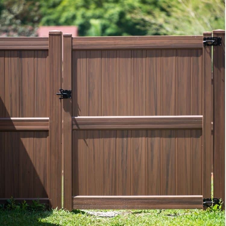 Backyard fence company Backyard fence company