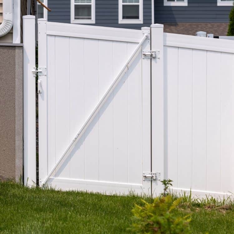 Cleveland vinyl fence installers Cleveland vinyl fence installers