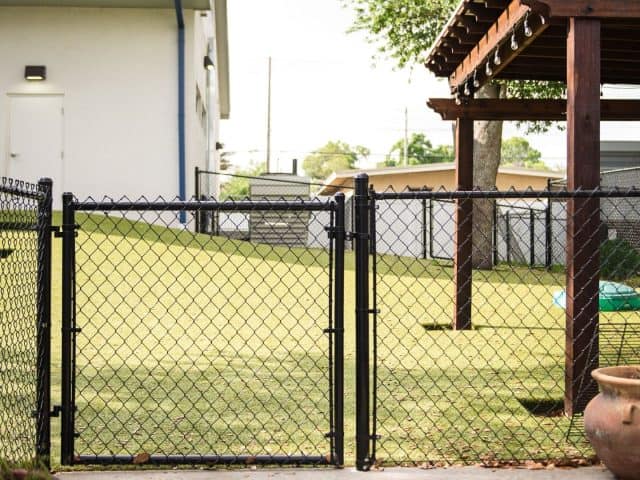 Finding a No Drama Chain Link Fence Los Angeles Can Count On