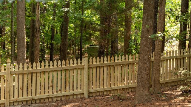 Questions to Ask a Fence Company Lafayette Homeowners Can Trust